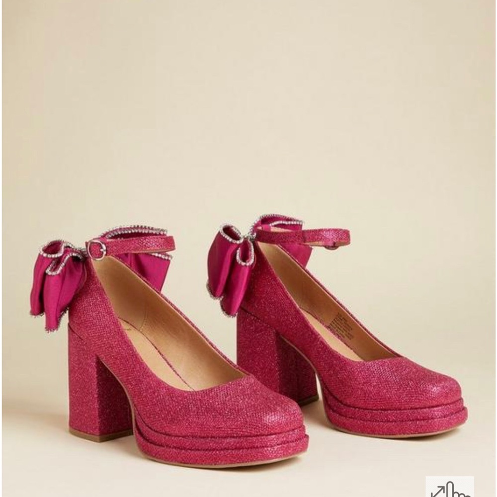 Betsey Johnson Bow Back Heel (8WW)